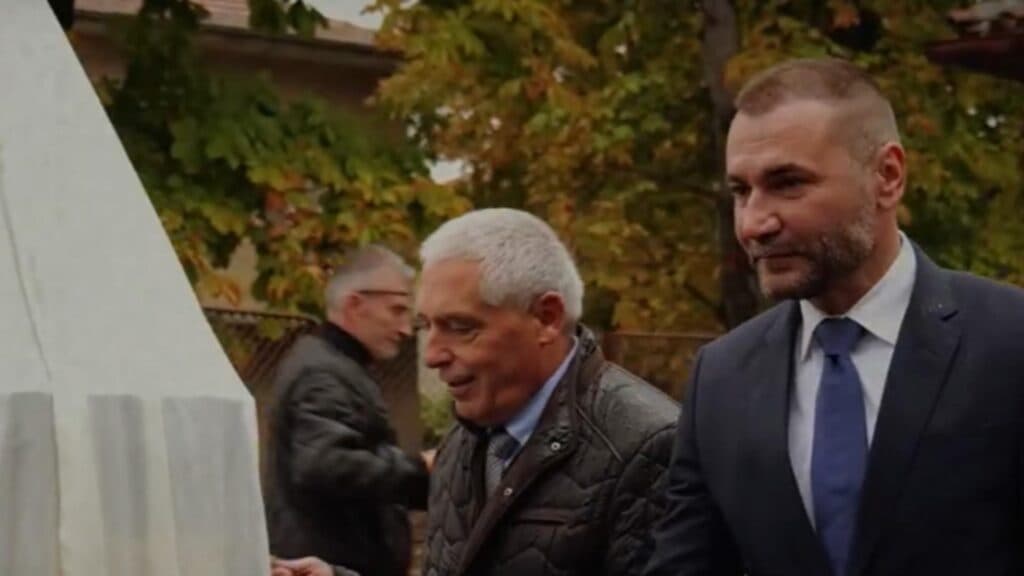 Deputatul AUR Gabriel Florea a oferit Muzeului Românesc din Pordim un bust al Regelui Carol I, un act plin de semnificație istorică și simbolică