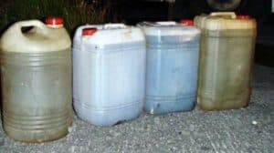 Doi adolescenți de 15 ani, prinși în flagrant pentru furt de motorină în valoare de 400 de litri