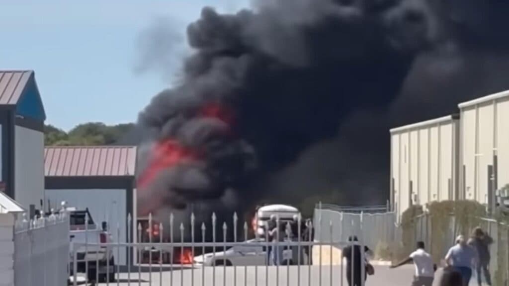 Tragedie în Texas: Două vieți pierdute în urma prăbușirii unui avion près de un aerodrom