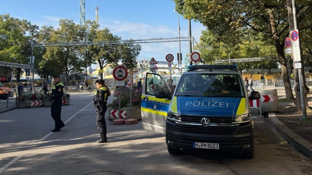 Deflagrație devastatoare și incendiu într-o clădire din Munchen: o victimă după ce ar fi aprins focul în locuința părinților
