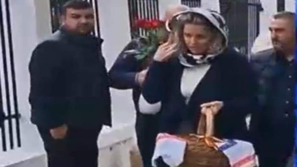 Cristela Georgescu strălucește în smerenie și eleganță la biserică, alături de soțul său suveranist