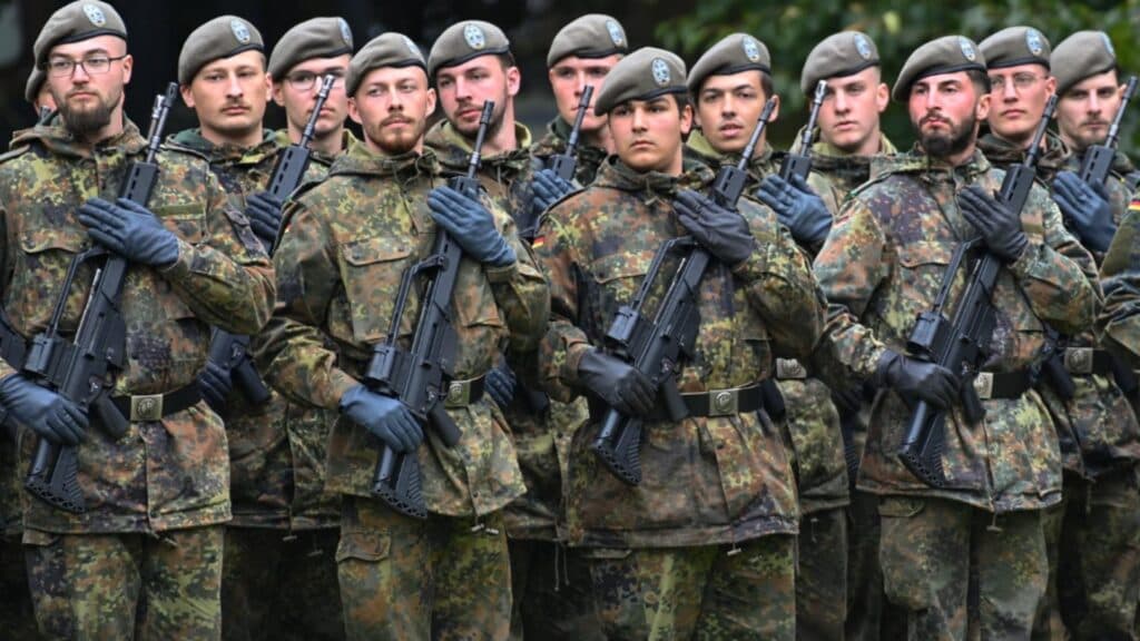 O nouă națiune europeană impune serviciul militar obligatoriu pentru aproape 350.000 de cetățeni