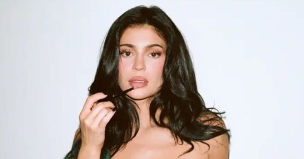 Kylie Jenner a strălucit în nuanțe de ruj! Ce eveniment deosebit a marcat această apariție?