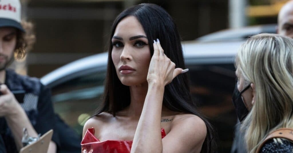 Megan Fox își face debutul public după nașterea celui de-al patrulea copil: „Nu am dormit de șapte luni”. Care sunt provocările cu care se confruntă actrița?