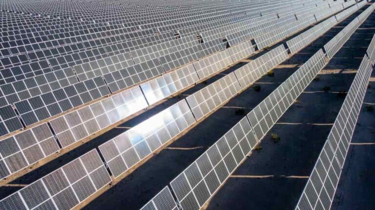 Meta a achiziționat 1 GW de energie solară în această săptămână