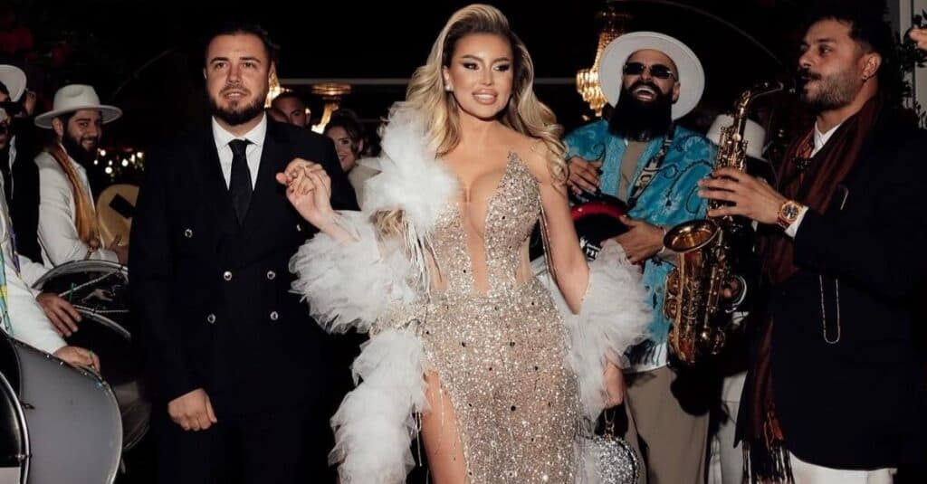 Nașele au fascinat la celebrarea căsătoriei finilor Armin Nicoară și Claudia Puican! Roxana Vașniuc a purtat o ținută impresionantă de aproape 3.000 de euro, iar Georgiana Lobonț a strălucit într-o rochie roșie, demnă de o regină