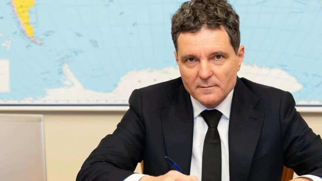 Nicușor Dan a semnat legea unică din pachetul lui Bolojan, avizată de CCR: reduceri drastice de personal în ANRE, ASF și ANCOM