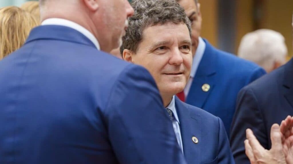 Nicușor Dan, cu zâmbetul pe buze, abordează scandalul din coaliție: „Chestiunea pensiei echivalente cu salariul trebuie să primească o soluție!”