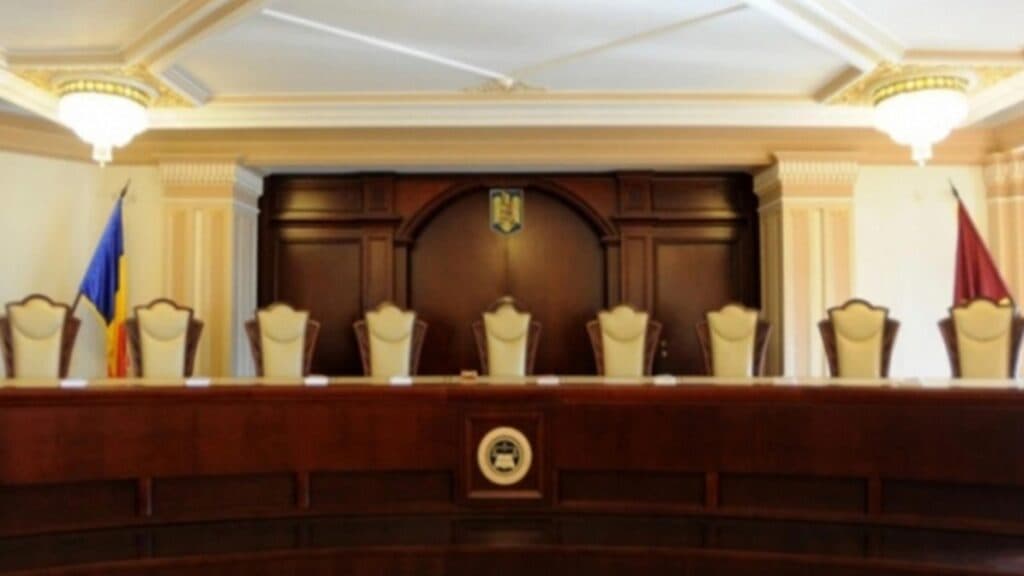 O nouă întârziere la Curtea Constituțională? Destinul pensiilor speciale și al Executivului Bolojan rămâne în suspans