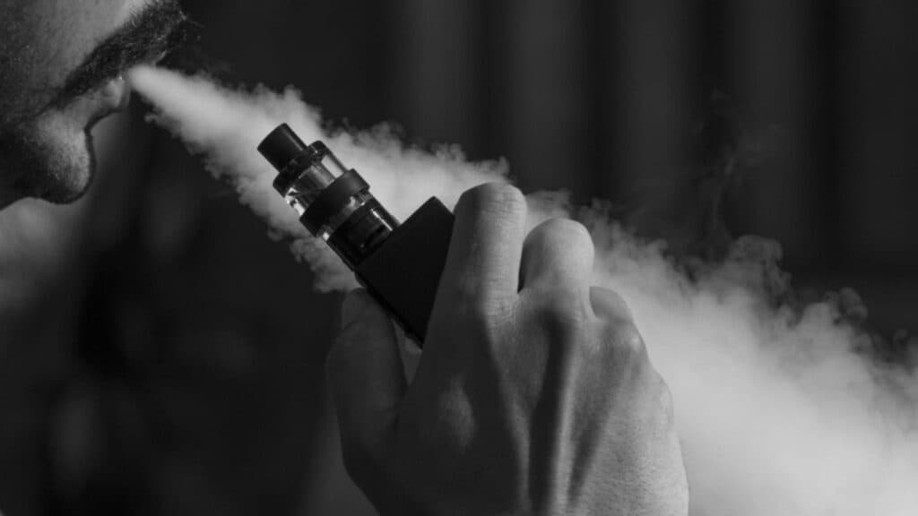 Avertismentul OMS: Mii de copii sunt atrași de e-țigarete, o nouă amenințare care îngrijorează părinții