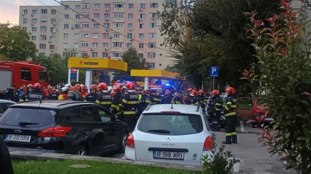 Alerta de intoxicație: Un bloc din Sectorul 5 a fost evacuat din cauza unei substanțe necunoscute