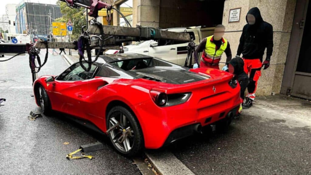 Poliția germană a reținut un Ferrari de 200.000 de euro de la un clan românesc care încerca să-l vândă ilegal