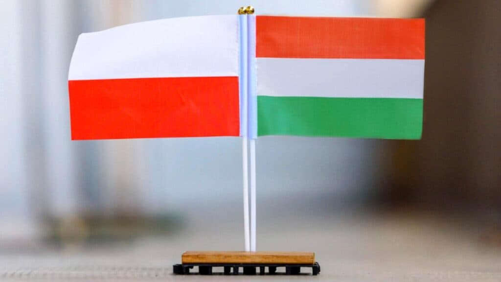 Polonia și Ungaria contestă autoritatea Bruxelles-ului și refuză acordul de migrație