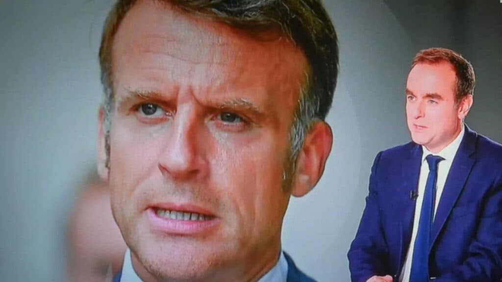 Premierul lui Macron a evitat cu greu moțiunea de cenzură. Franța se îndreaptă spre o criză politică iminentă