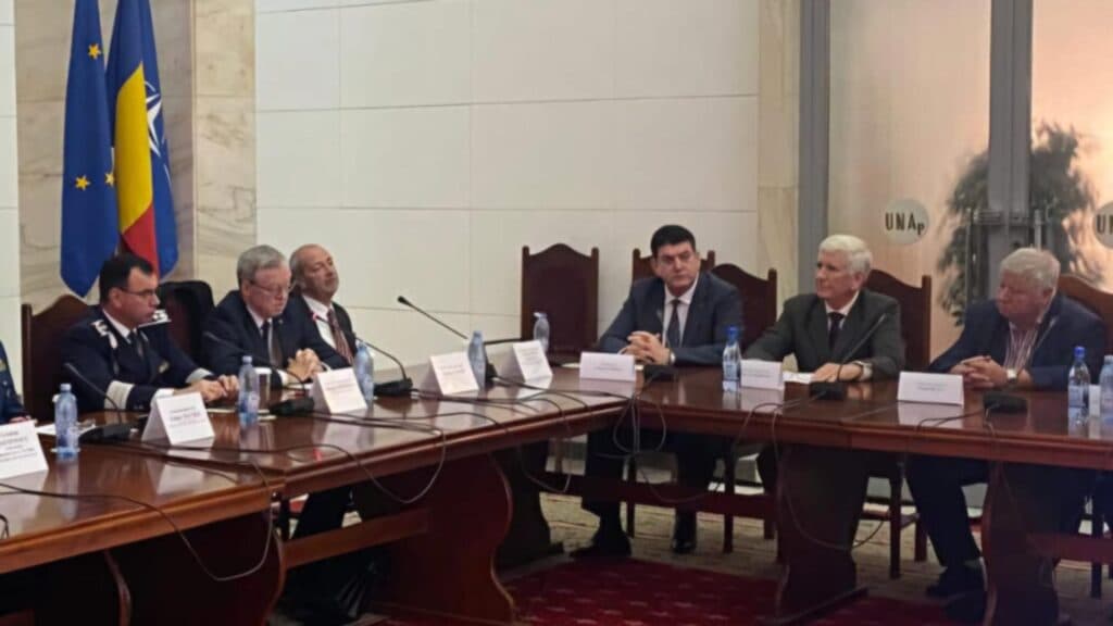 Generalul (r) Gabriel Oprea, liderul UMPMV, a fost prezent la Conferința științifică dedicată rolului Armatei în societatea democratică