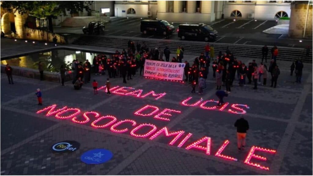 Candlele durerii: Protest emoționant după tragedia celor 7 bebeluși de la spitalul „Sfânta Maria” din Iași. „Un neam distrus de infecții nosocomiale”