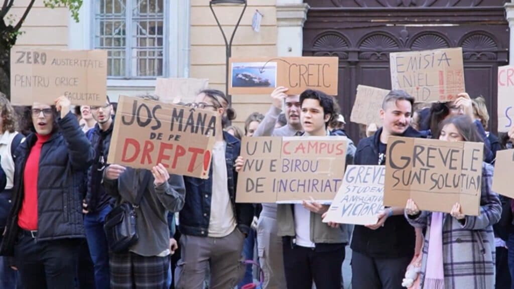 Protest masiv al studenților din Cluj: tinerii contestă condițiile din campus și ies la manifestație