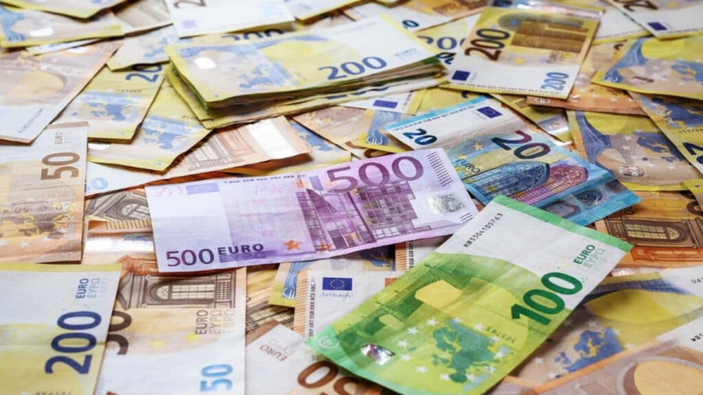 România a contractat un împrumut de 15 miliarde de euro în acest an. Bolojan a obținut într-un singur an cât alții în deceniu