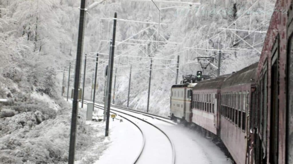 CFR Călători se confruntă cu o criză neașteptată: locomotivele electrice riscă să rămână blocate în gări din cauza datoriilor
