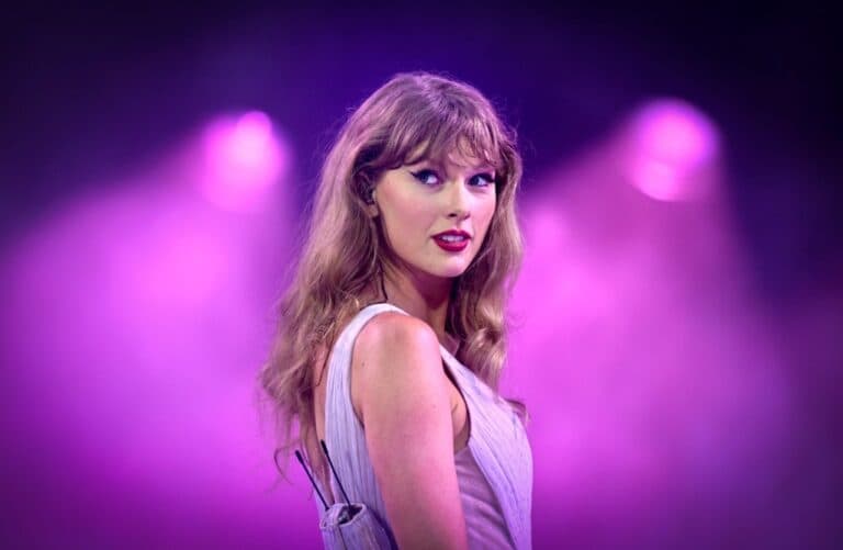 Fanii Taylor Swift o acuză pe artistă că folosește inteligența artificială în clipurile sale de vânătoare de comori pe Google