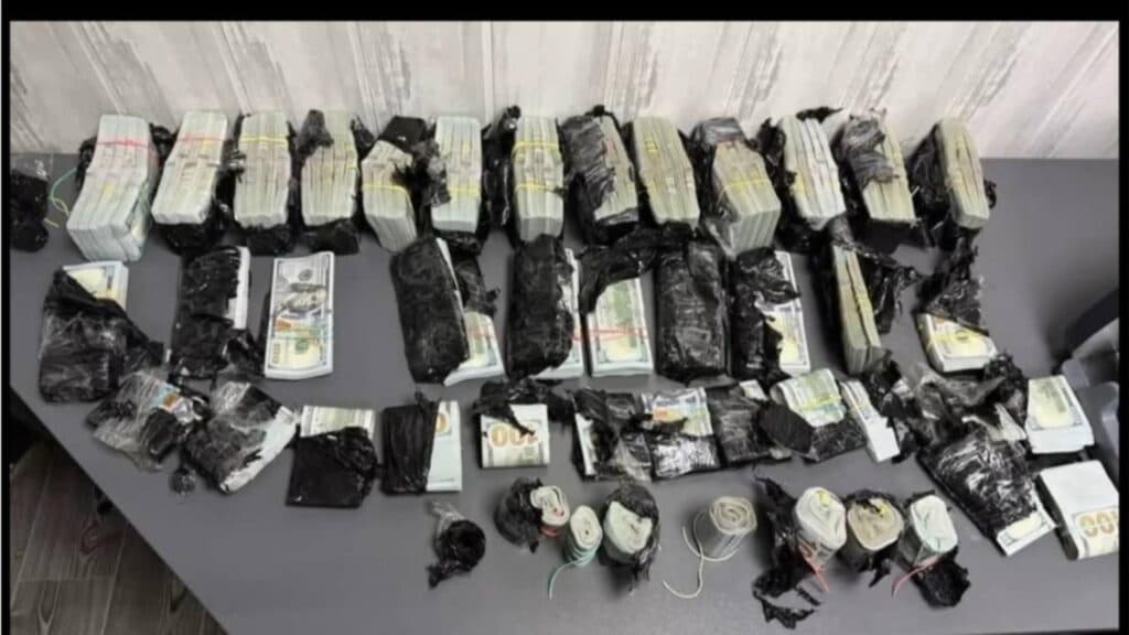 Ucraineancă prinsă la frontieră cu un milion de euro ascuns lângă motorul mașinii