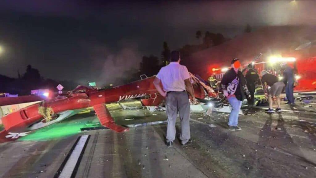 Un elicopter de salvare s-a prăbușit pe o autostradă din Sacramento: pilotul și echipajul medical au suferit răni grave