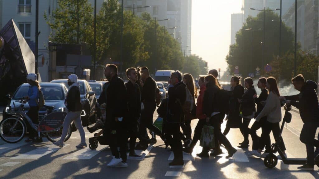 Opțiuni pentru majorarea salariului minim: Ce angajați au de suferit din cauza avantajelor fiscale?