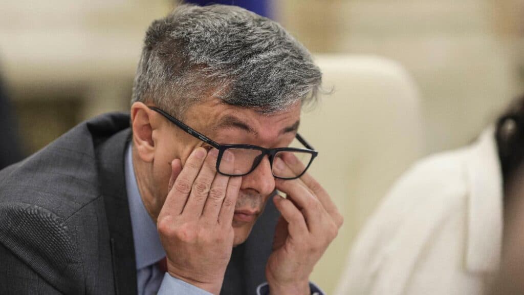 Virgil Popescu, fost lider al domeniului Energiei și Economiei, este suspectat că intenționează să aducă sfârșitul Complexului Energetic Oltenia