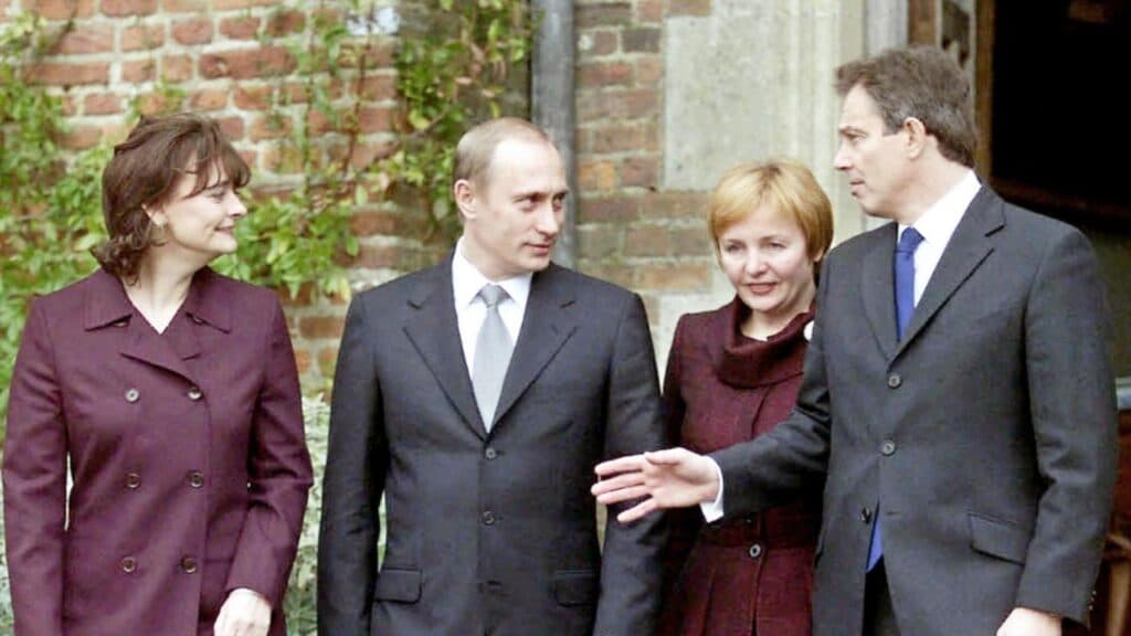 Vladimir Putin dezvăluie momente neașteptate dintr-o dimineață în pijamale, petrecută cu Tony Blair: „Am savurat o cafea împreună.”