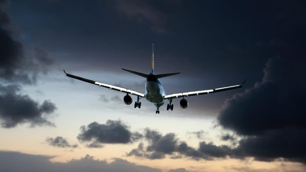 Furtuna afectează grav circulația aeriană pe Aeroportul Otopeni: două zboruri au fost deviate către alte destinații