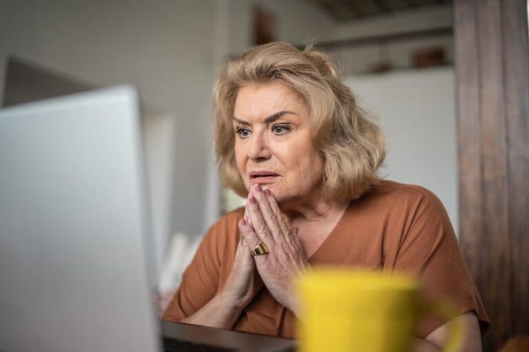WhatsApp și Messenger introduc noi avertizări pentru a proteja vârstnicii de înșelătoriile online