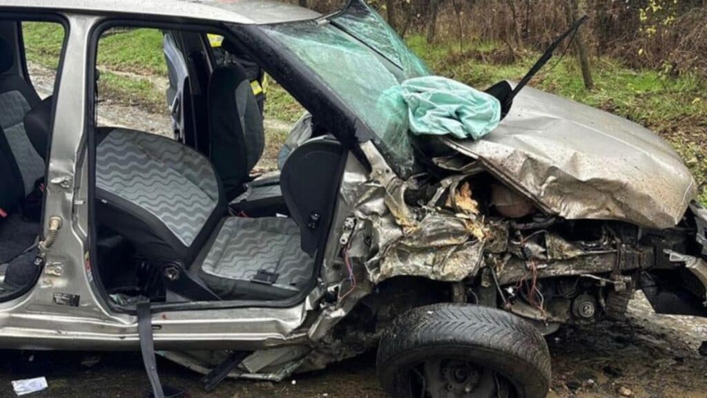 Incident rutier în județul Gorj: Patru răniți în urma derapării unei mașini
