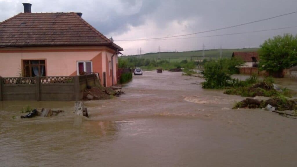 Atenționare hidrologică semnificativă: Cod portocaliu de inundații în Prahova și cod galben în alte 12 județe – HARTA actualizată