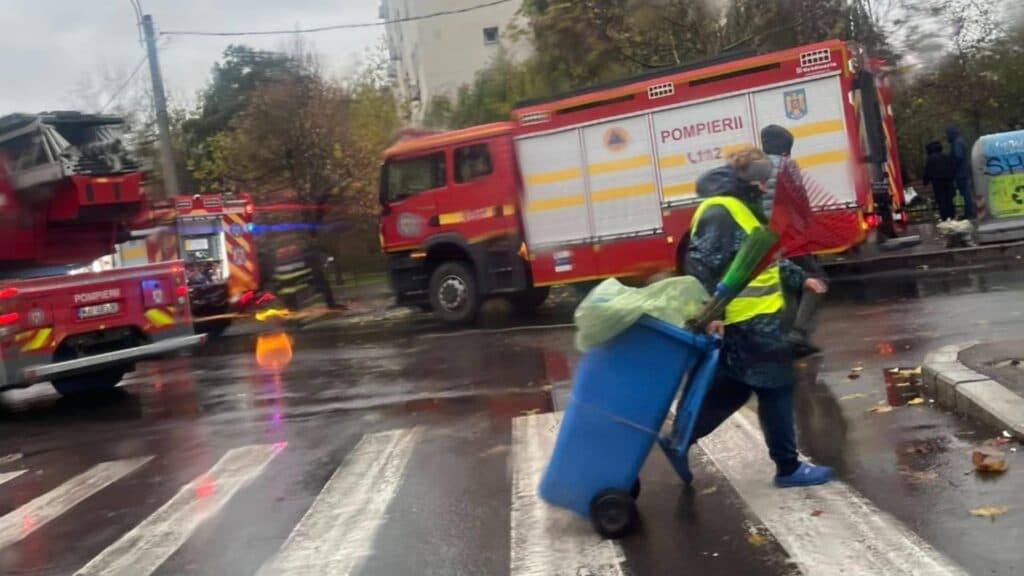 Foc devastator în Sectorul 3: o persoană grav rănită, altele afectate de panică