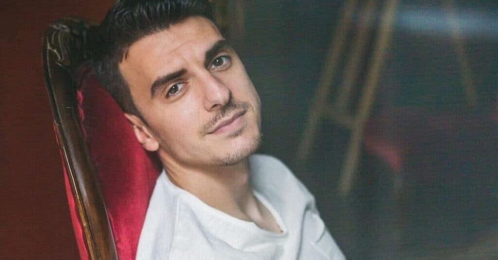 Alexandru Ion: O copilărie umbrită de separarea părinților și de distanța față de tată, marcată de lupta cu alcoolul