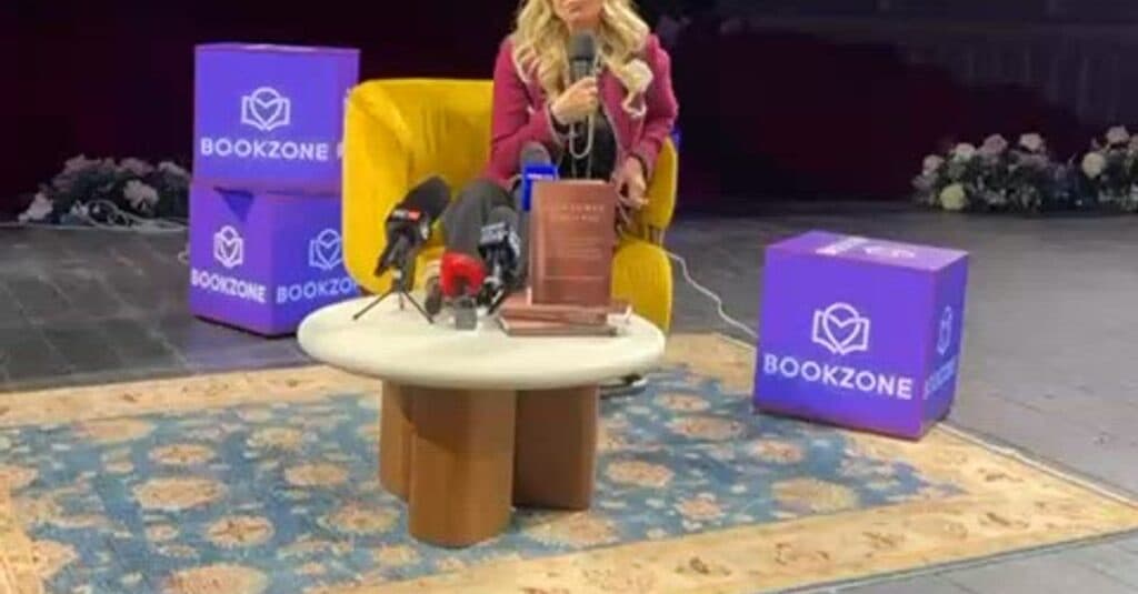 Anastasia Soare își dezvăluie povestea în cartea „Conturul unui vis”, la București, unde Regina Sprâncenelor din Hollywood își împărtășește secretele succesului unei afaceri de miliarde în domeniul frumuseții