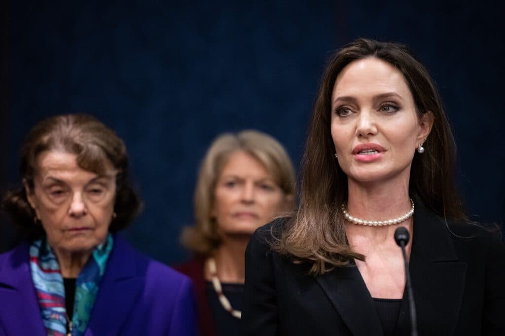Angelina Jolie, clipe de tensiune în Ucraina! A fost capturată și integrată în forțele armate