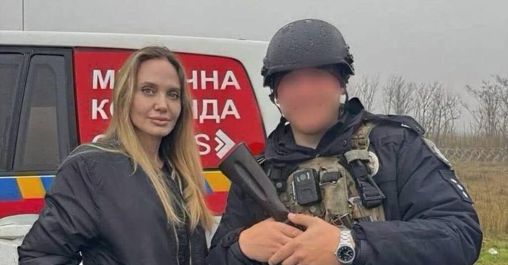 Angelina Jolie, în mijlocul unei misiuni complicate în Ucraina! Șoferul său a fost reținut în trafic și trimis direct pe linia frontului