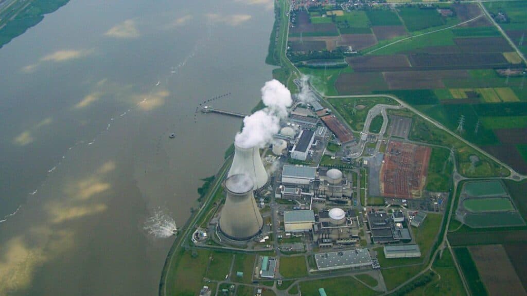 Autoritățile din Bruxelles sunt în stare de alertă: trei drone zboară deasupra centralei nucleare de la Doel