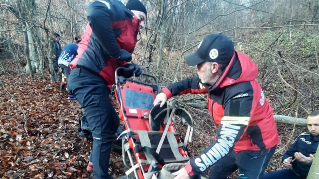Bărbat grav rănit, dus de urgență la spital în urma unui accident în pădure, lângă Săliștea de Sus