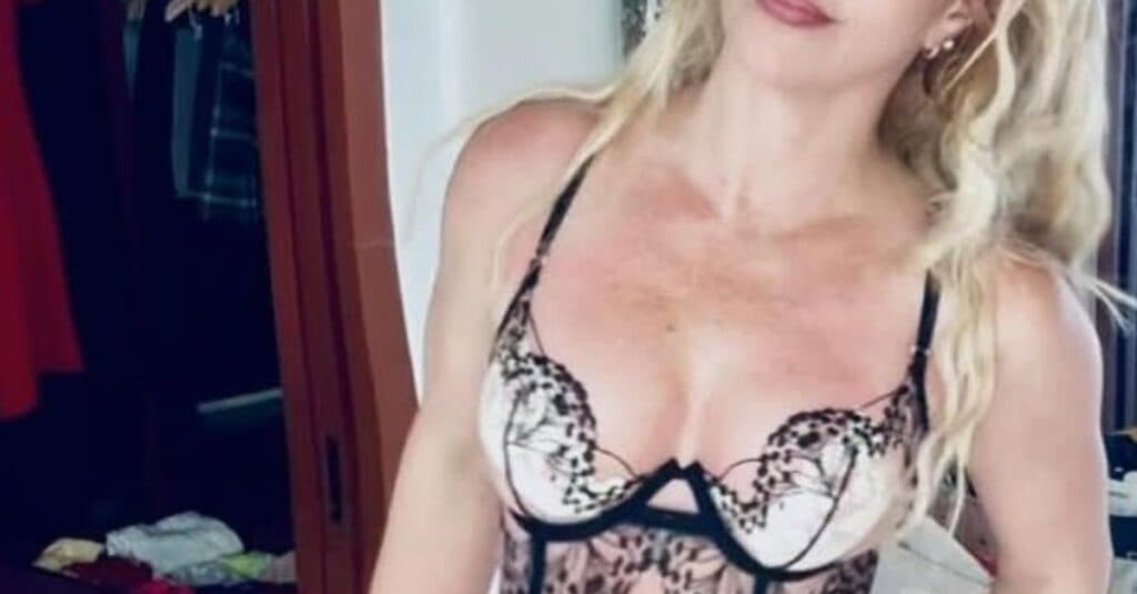 Britney Spears pozează în lenjerie intimă, iar fanii își exprimă îngrijorarea pentru starea ei