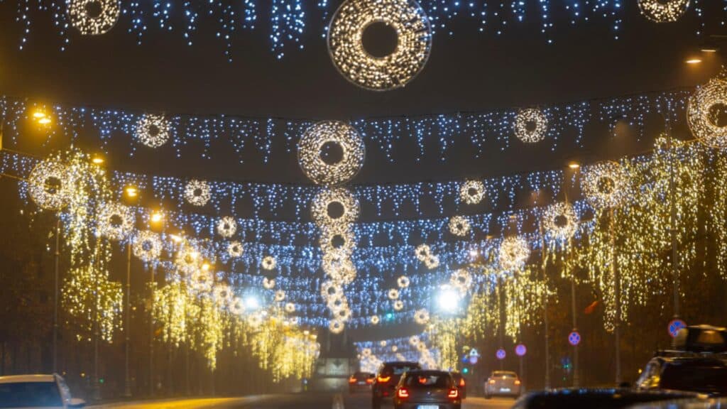 Bucureștiul strălucește de sărbătoare cu 7 milioane de lumini LED