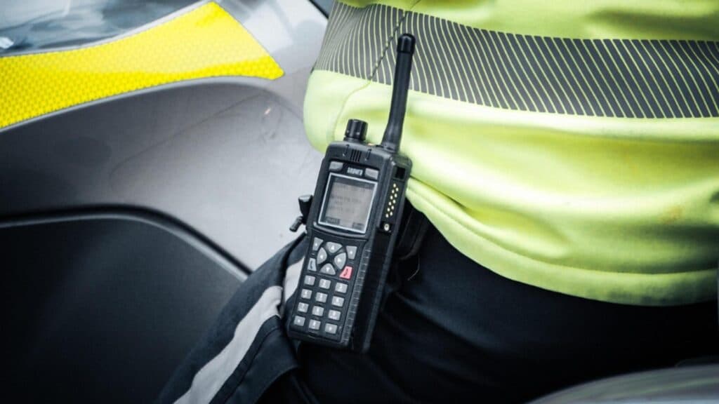 Incident șocant în Germania: o adolescentă de 12 ani suferă răni severe în urma unei intervenții polițienești