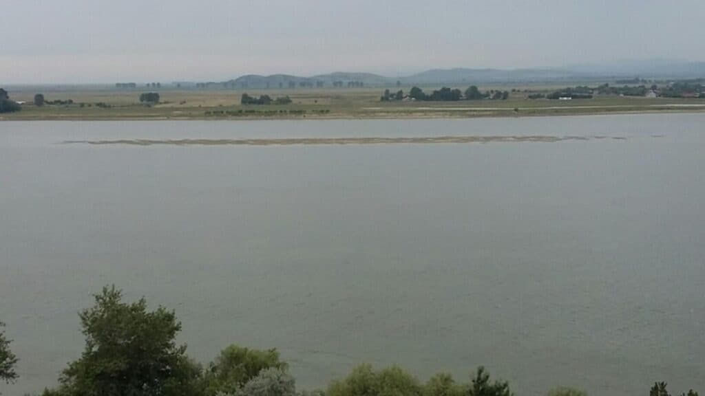 Accident pe ape: un tânăr de 29 de ani, rănit în coliziunea a două bărci de agrement în Delta Dunării