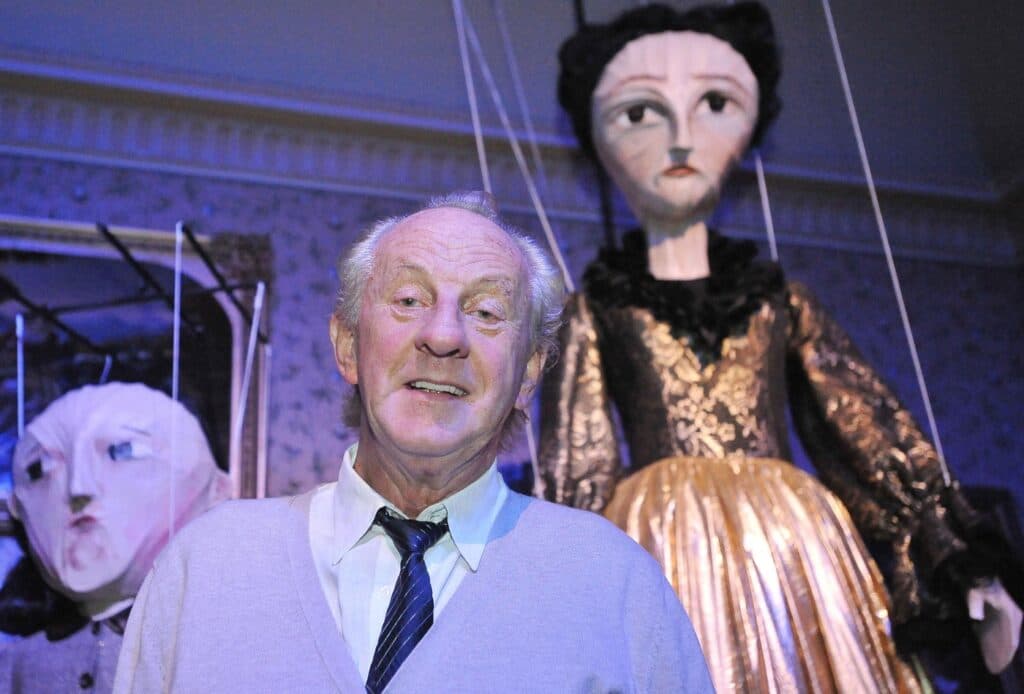 A încetat din viață Paul Costelloe, creatorul vestimentar al prințesei Diana. Anunțul familiei aduce o tristețe profundă