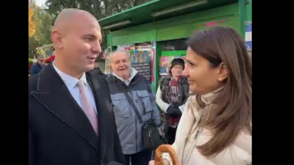 Andrei Gușă își arată sprijinul pentru Anca Alexandrescu în stradă