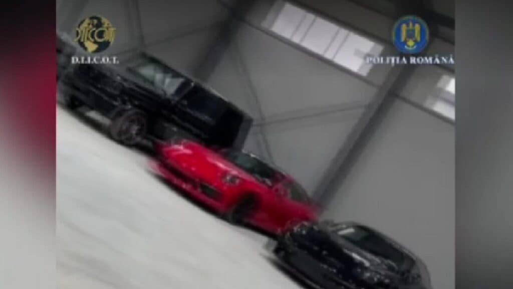 DIICOT a reținut o impresionantă colecție de mașini în valoare de 1,5 milioane de euro. O bandă este suspectată că a fraudat bănci pentru a obține 7 milioane de euro cu acte false