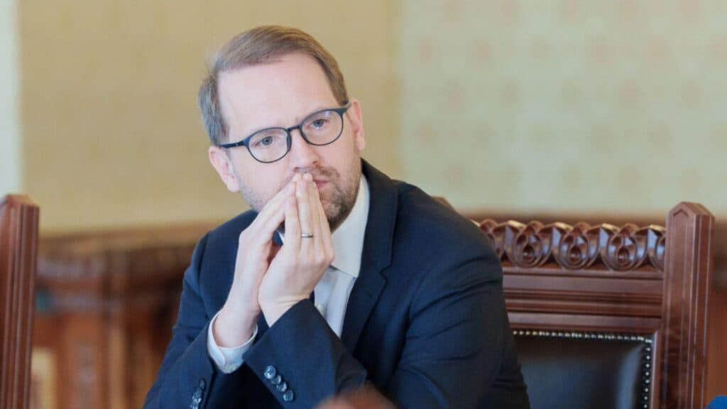Dominic Fritz, o reacție surprinzătoare: îi aduce mulțumiri lui Moșteanu pentru demisie, lăudându-l ca fiind un ministru „onorabil”