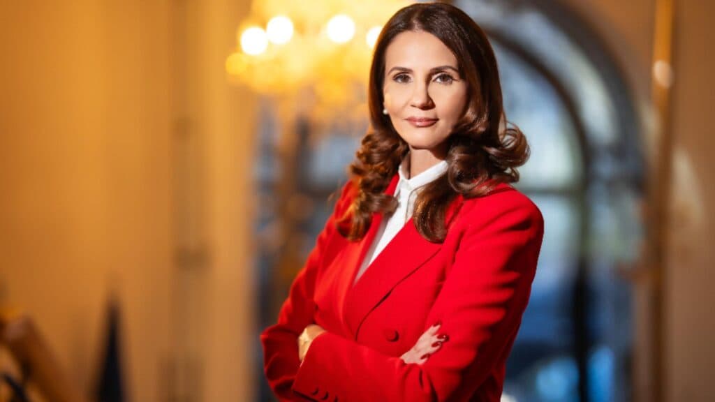 Întâlnire spectaculoasă la Televiziunea Poporului: Anca Alexandrescu în dialog direct cu Laurențiu Botin