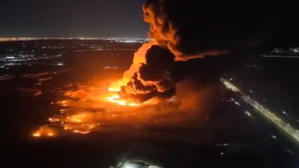 Detonare devastatoare și incendiu violent într-o zonă industrială din apropierea Buenos Aires; 22 de persoane rănite